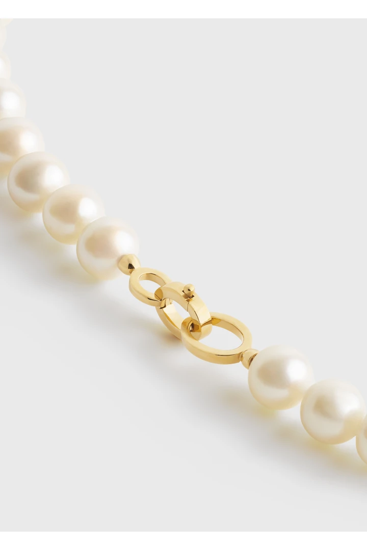 TOTEME 인피니티 펄 초커 화이트의 화이트컬러 3번쨰 이미지입니다.