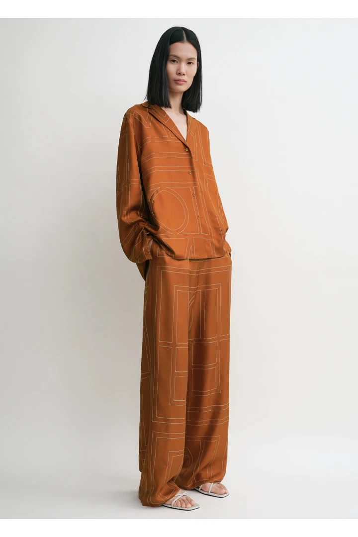 TOTEME 모노그램 실크 PJ 탑 테라코타의 테라코타컬러 0번쨰 이미지입니다.