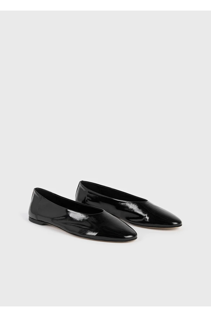 TOTEME 슬립 나플락 발레리나 플랫 블랙의 블랙컬러 3번쨰 이미지입니다.