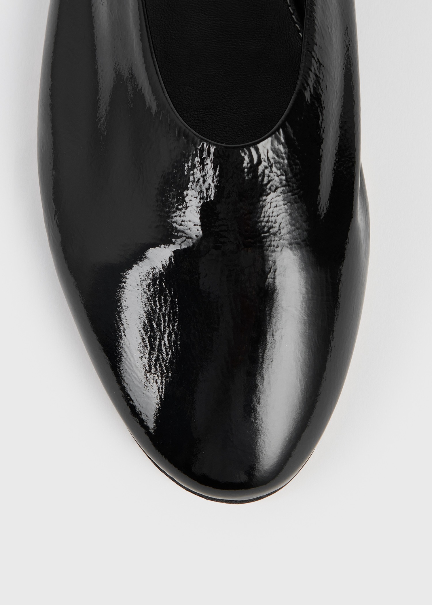 TOTEME 슬립 나플락 발레리나 플랫 블랙의 블랙컬러 4번쨰 이미지입니다.