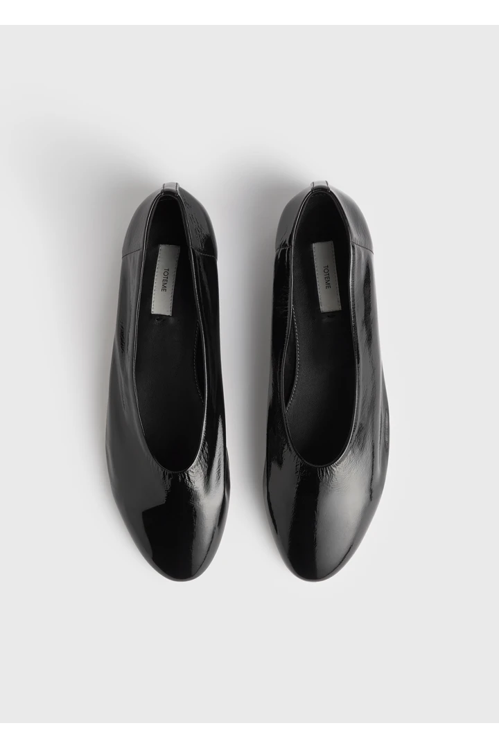 TOTEME 슬립 나플락 발레리나 플랫 블랙의 블랙컬러 6번쨰 이미지입니다.