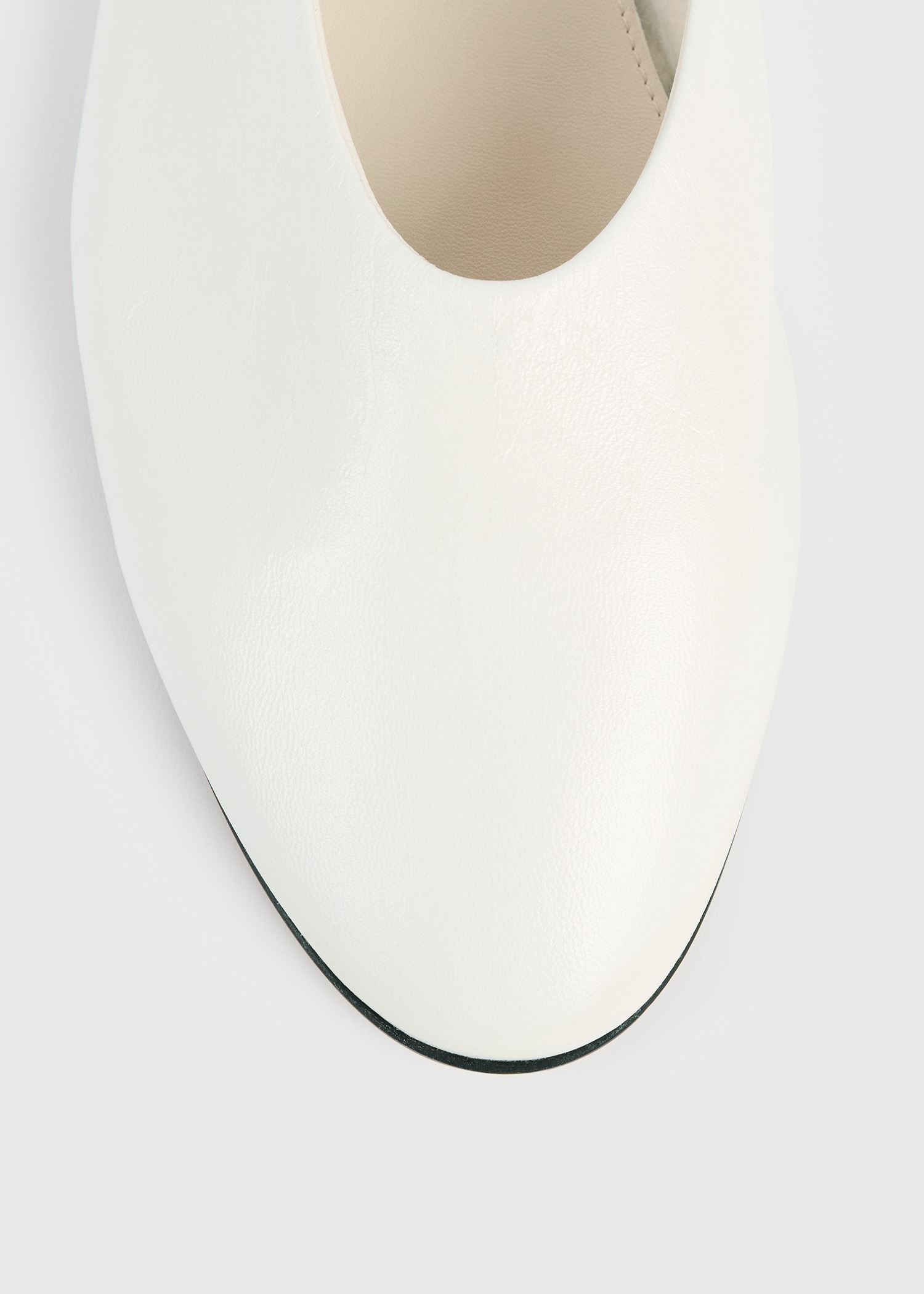 TOTEME 슬립 나플락 발레리나 플랫 오프 화이트의 오프 화이트컬러 4번쨰 이미지입니다.