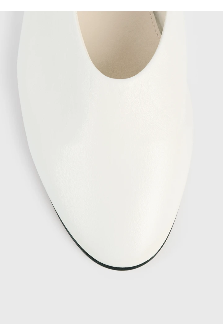 TOTEME 슬립 나플락 발레리나 플랫 오프 화이트의 오프 화이트컬러 4번쨰 이미지입니다.