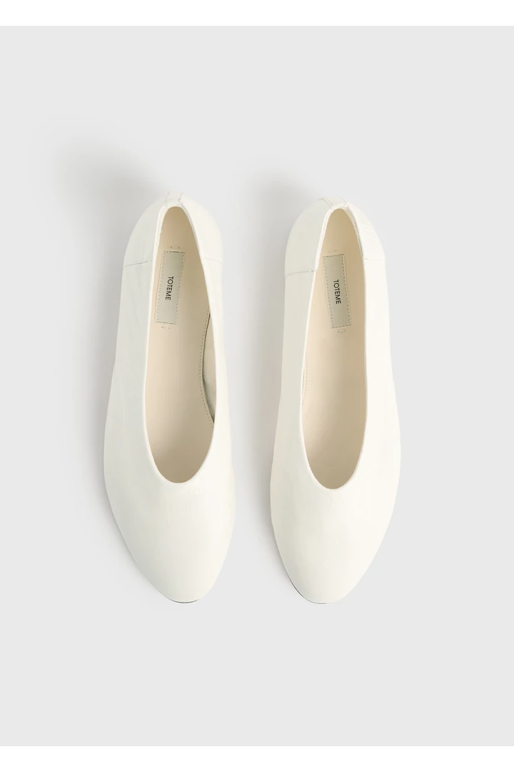 TOTEME 슬립 나플락 발레리나 플랫 오프 화이트의 오프 화이트컬러 6번쨰 이미지입니다.