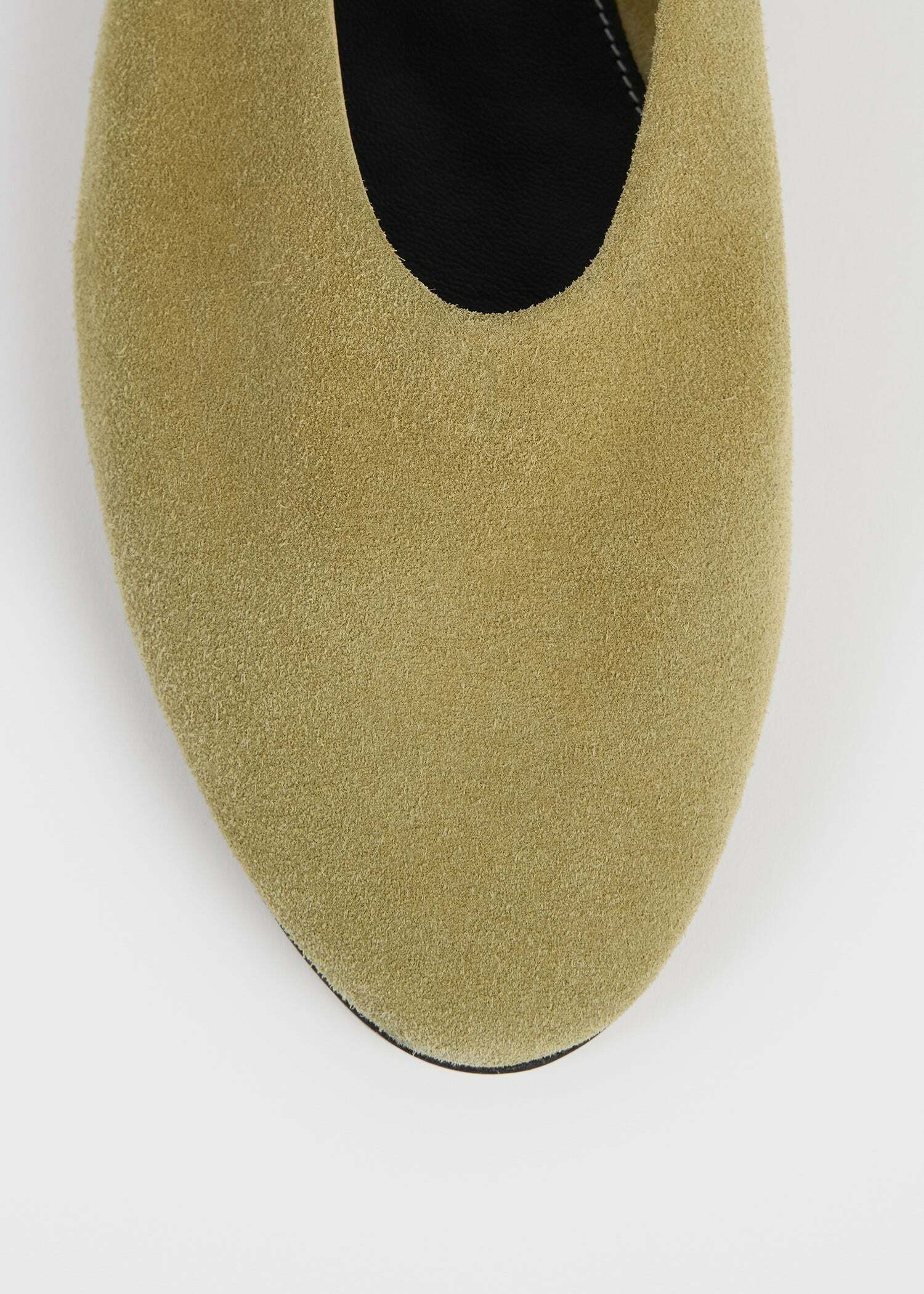 TOTEME 슬립 스웨이드 발레리나 플랫 캐슈의 캐슈컬러 3번쨰 이미지입니다.