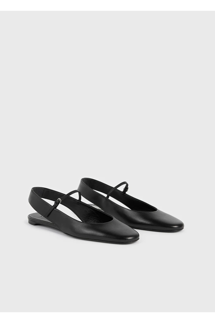 TOTEME 슬링백 나파 메리 제인스 블랙의 블랙컬러 3번쨰 이미지입니다.