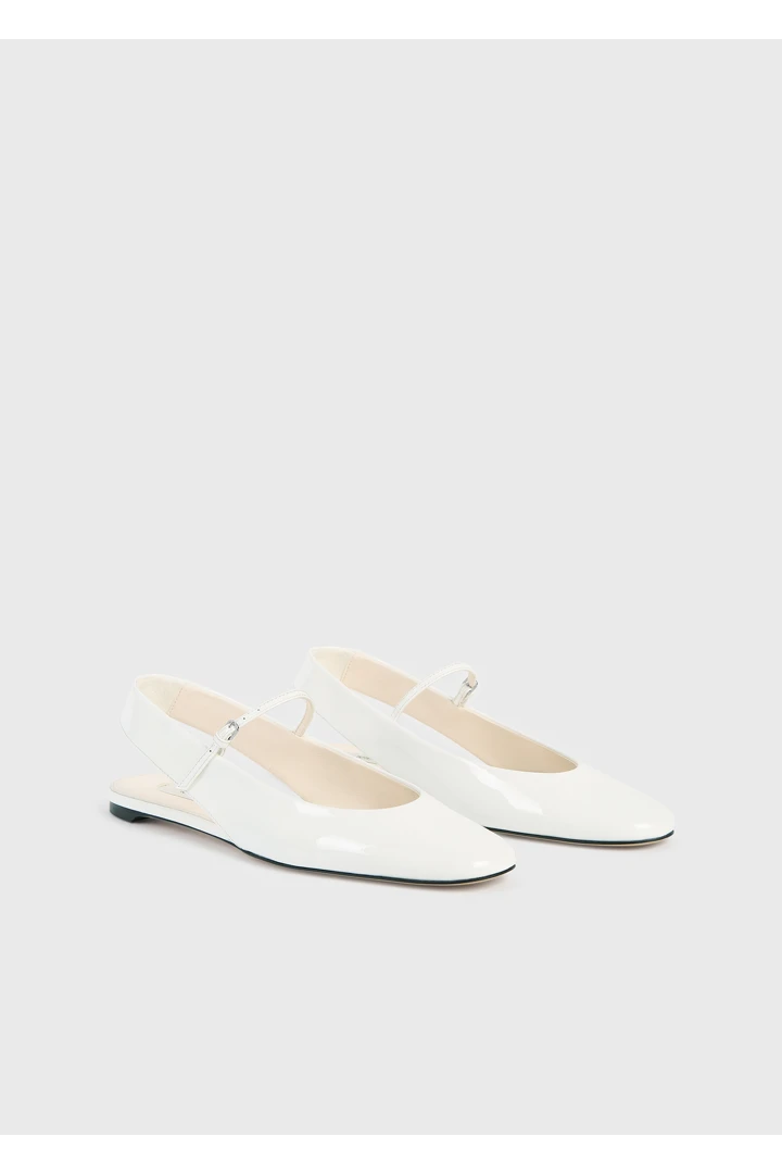 TOTEME 슬링백 페이턴트 메리 제인스 오프 화이트의 오프 화이트컬러 3번쨰 이미지입니다.