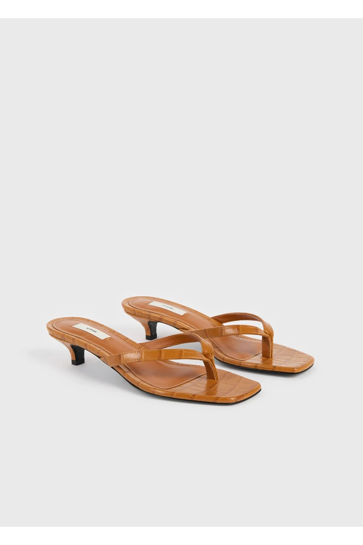 TOTEME 크로커 엠보스드 힐드 플립 플랍 탠저린의 탠저린컬러 3번쨰 이미지입니다.