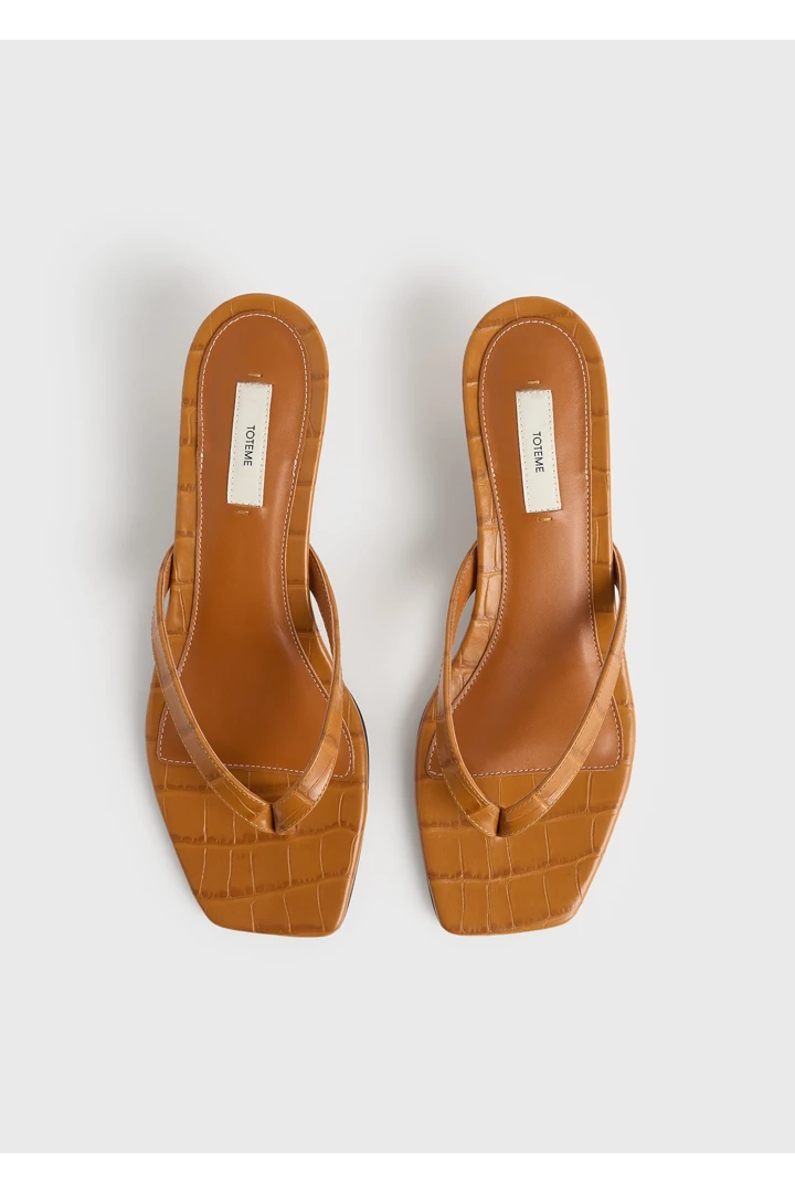 TOTEME 크로커 엠보스드 힐드 플립 플랍 탠저린의 탠저린컬러 6번쨰 이미지입니다.