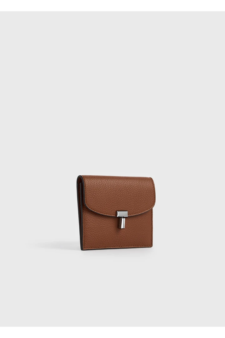 TOTEME 티 플랩 그레인 레더 카드 홀더 시에나의 시에나컬러 1번쨰 이미지입니다.