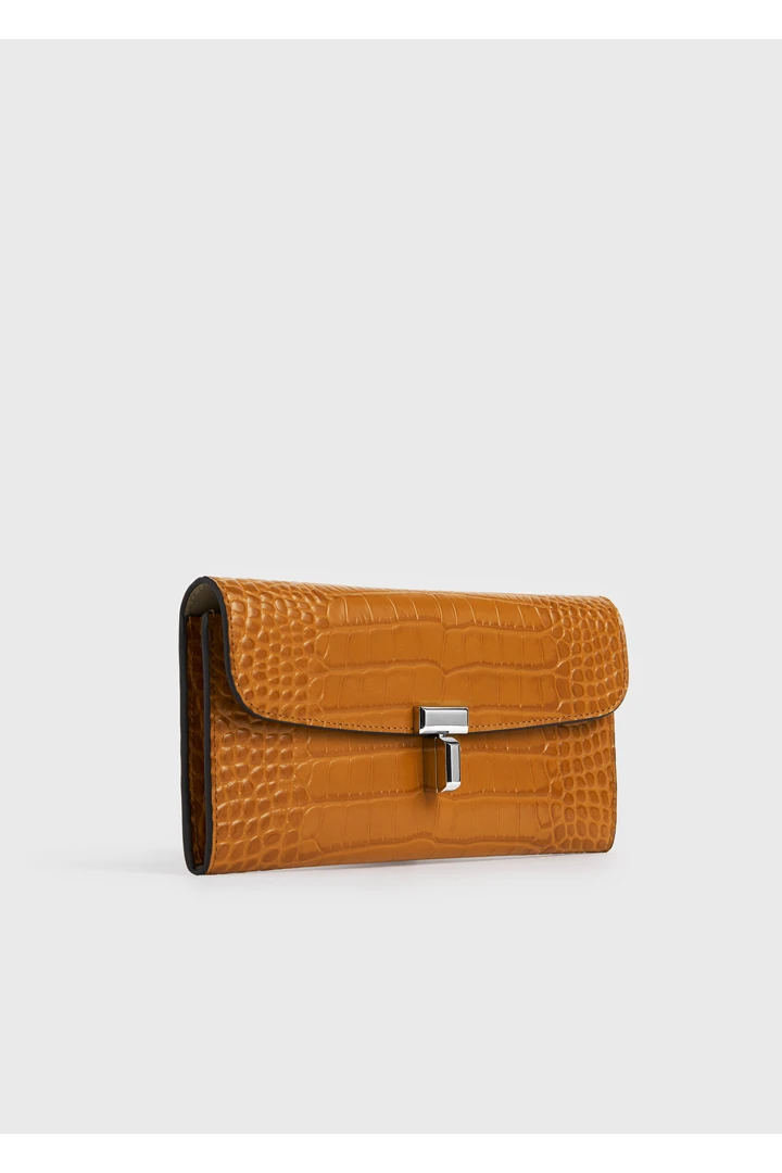 TOTEME 티 플랩 크로커 엠보스드 월렛 탠저린의 탠저린컬러 1번쨰 이미지입니다.