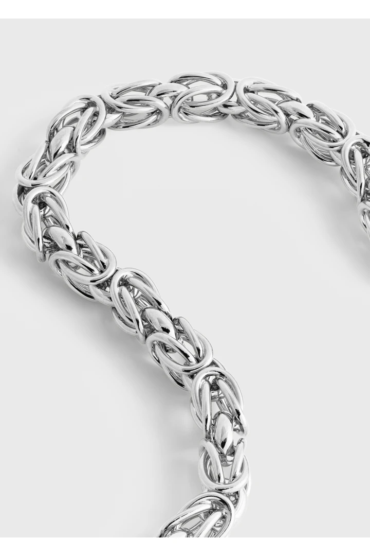 TOTEME 비잔틴 칼라 네크리스 실버의 실버컬러 3번쨰 이미지입니다.