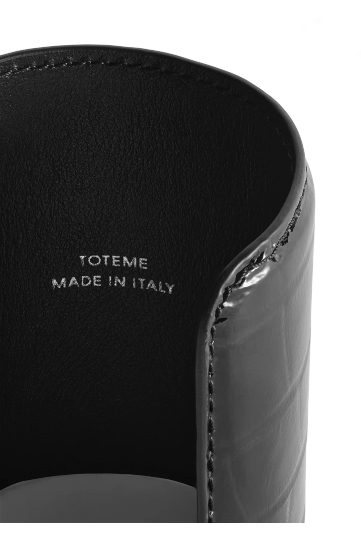 TOTEME 롱 크로커 엠보스드 커프 블랙의 블랙컬러 5번쨰 이미지입니다.