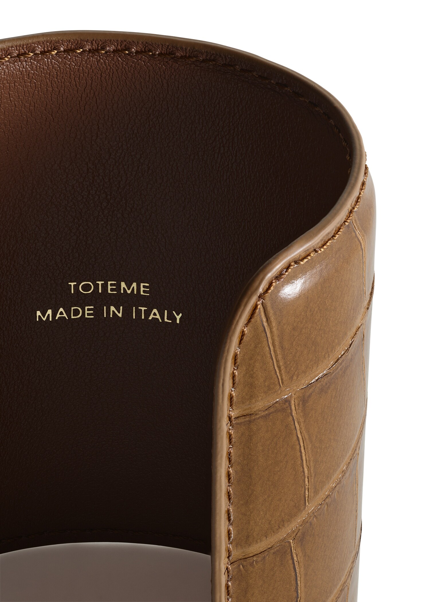 TOTEME 롱 크로커 엠보스드 커프 카멜의 카멜컬러 5번쨰 이미지입니다.