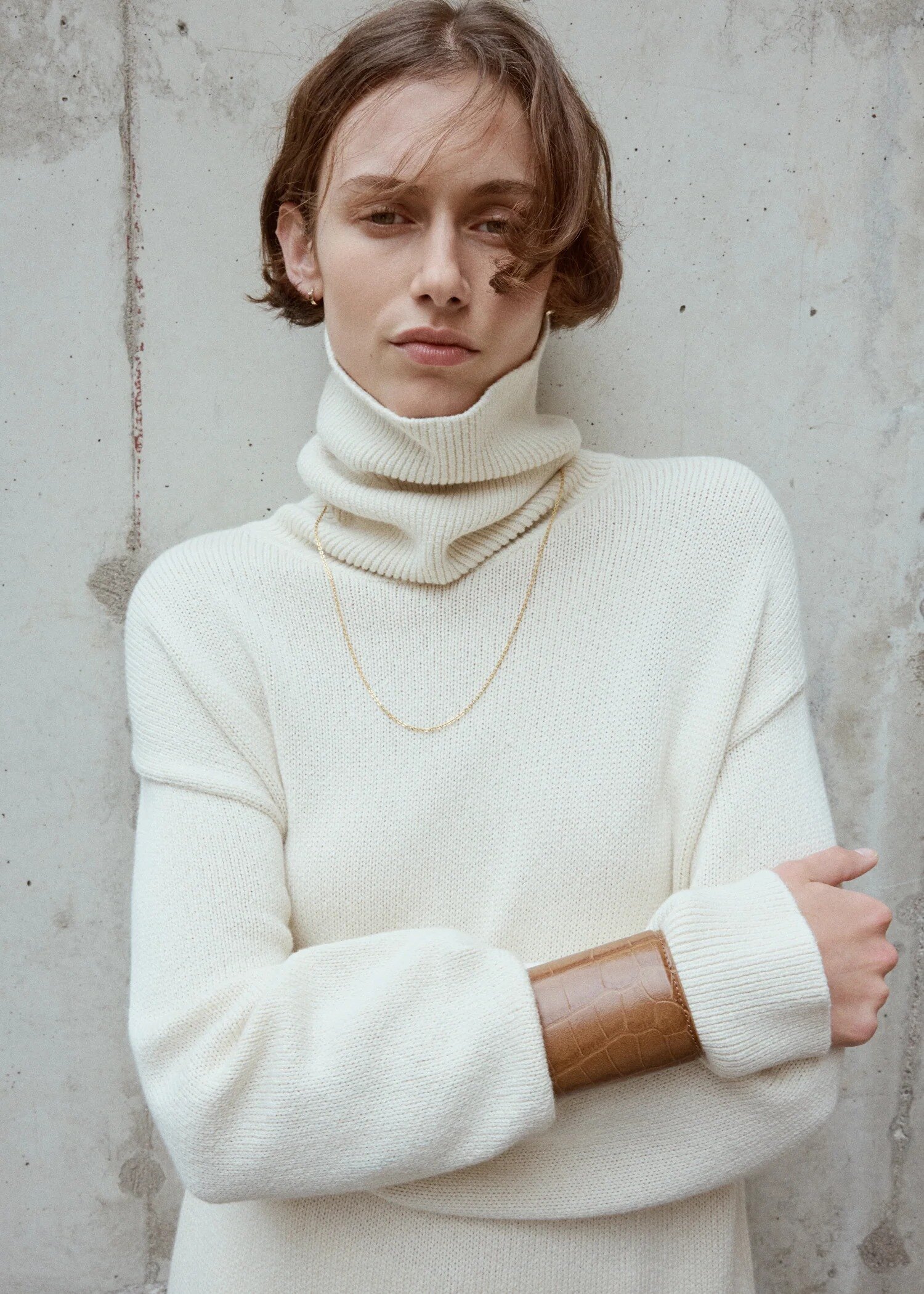 TOTEME 롱 크로커 엠보스드 커프 카멜의 카멜컬러 1번쨰 이미지입니다.