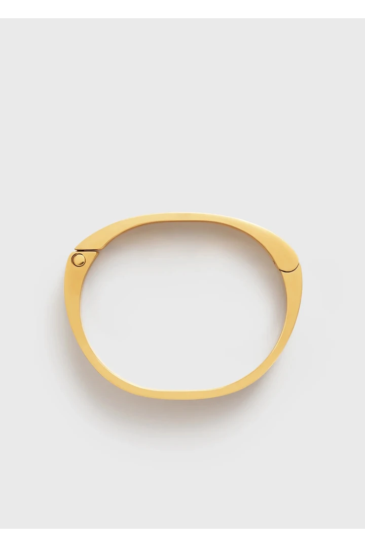 TOTEME 시그니처 브레이슬릿 베이지/골드의 베이지/골드컬러 4번쨰 이미지입니다.