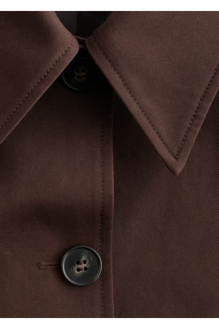 앤아더스토리즈 박시 코튼 자켓의 다크 브라운컬러 Detail입니다.