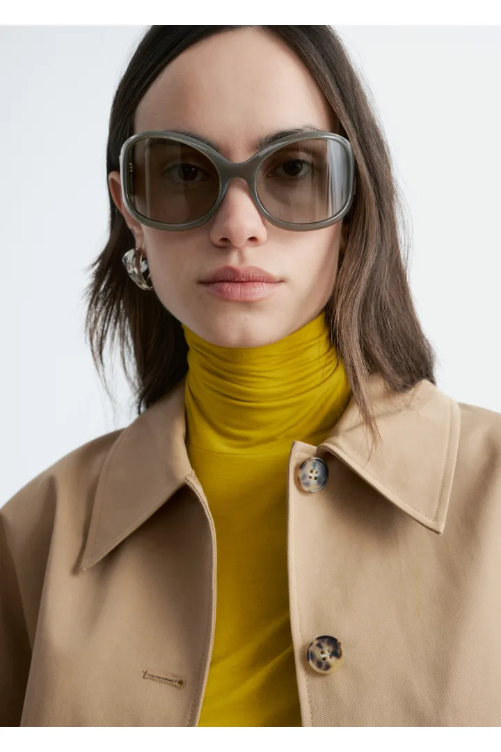 앤아더스토리즈 박시 코튼 자켓의 베이지컬러 ECOMLook입니다.