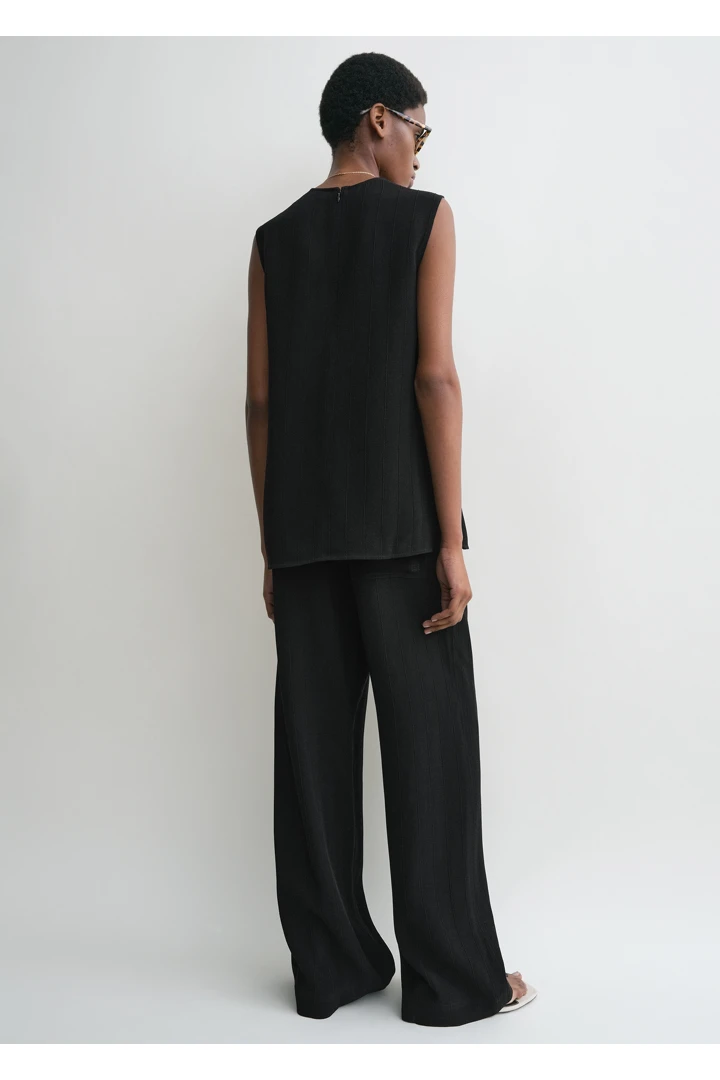 TOTEME 우븐 스트라이프 탑 블랙의 블랙컬러 2번쨰 이미지입니다.