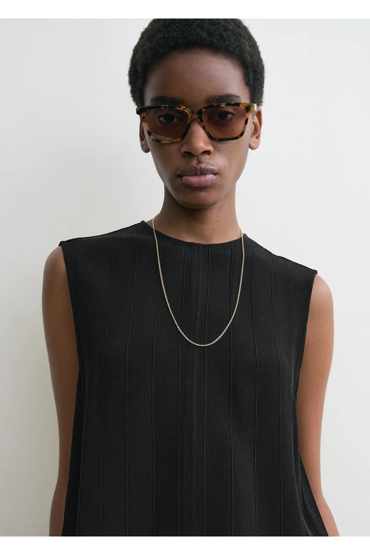 TOTEME 우븐 스트라이프 탑 블랙의 블랙컬러 3번쨰 이미지입니다.