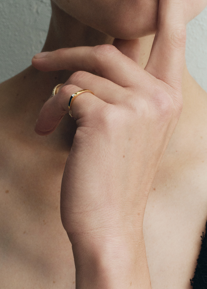 TOTEME 다이아몬드 체인 링 18KT 골드의 골드컬러 2번쨰 이미지입니다.