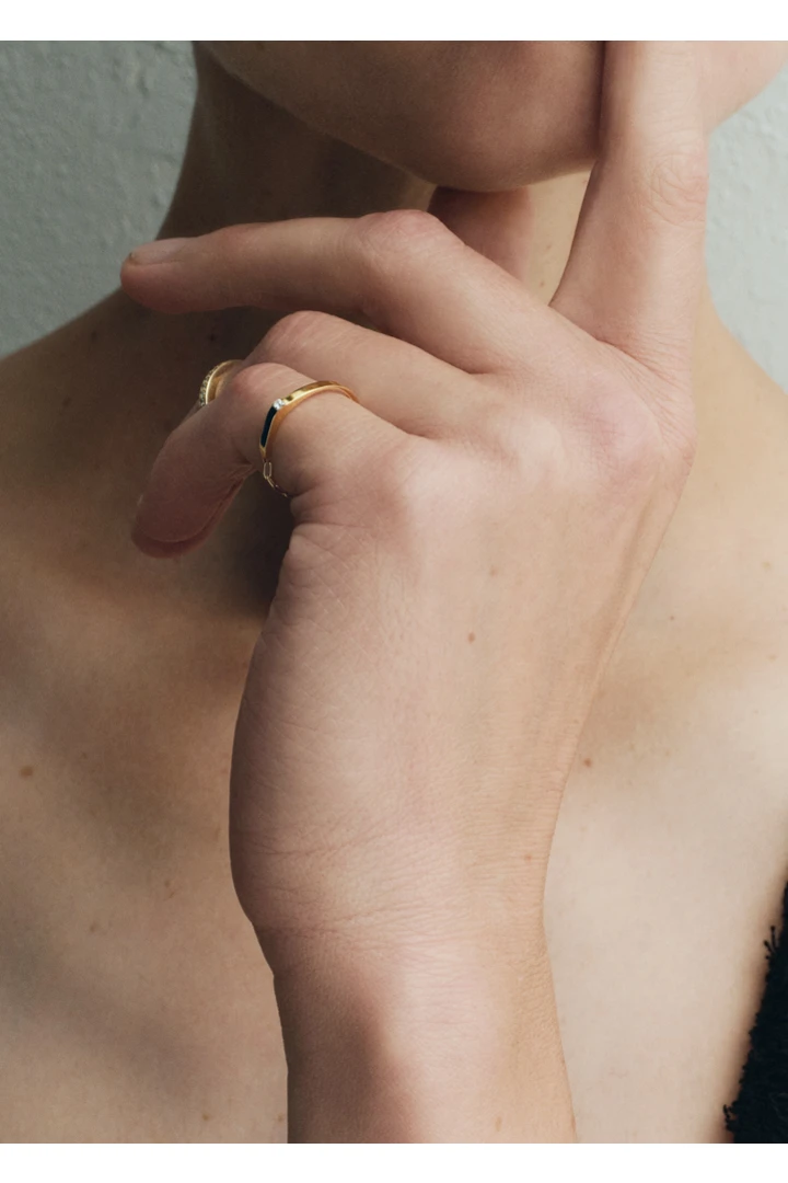 TOTEME 다이아몬드 체인 링 18KT 골드의 골드컬러 2번쨰 이미지입니다.