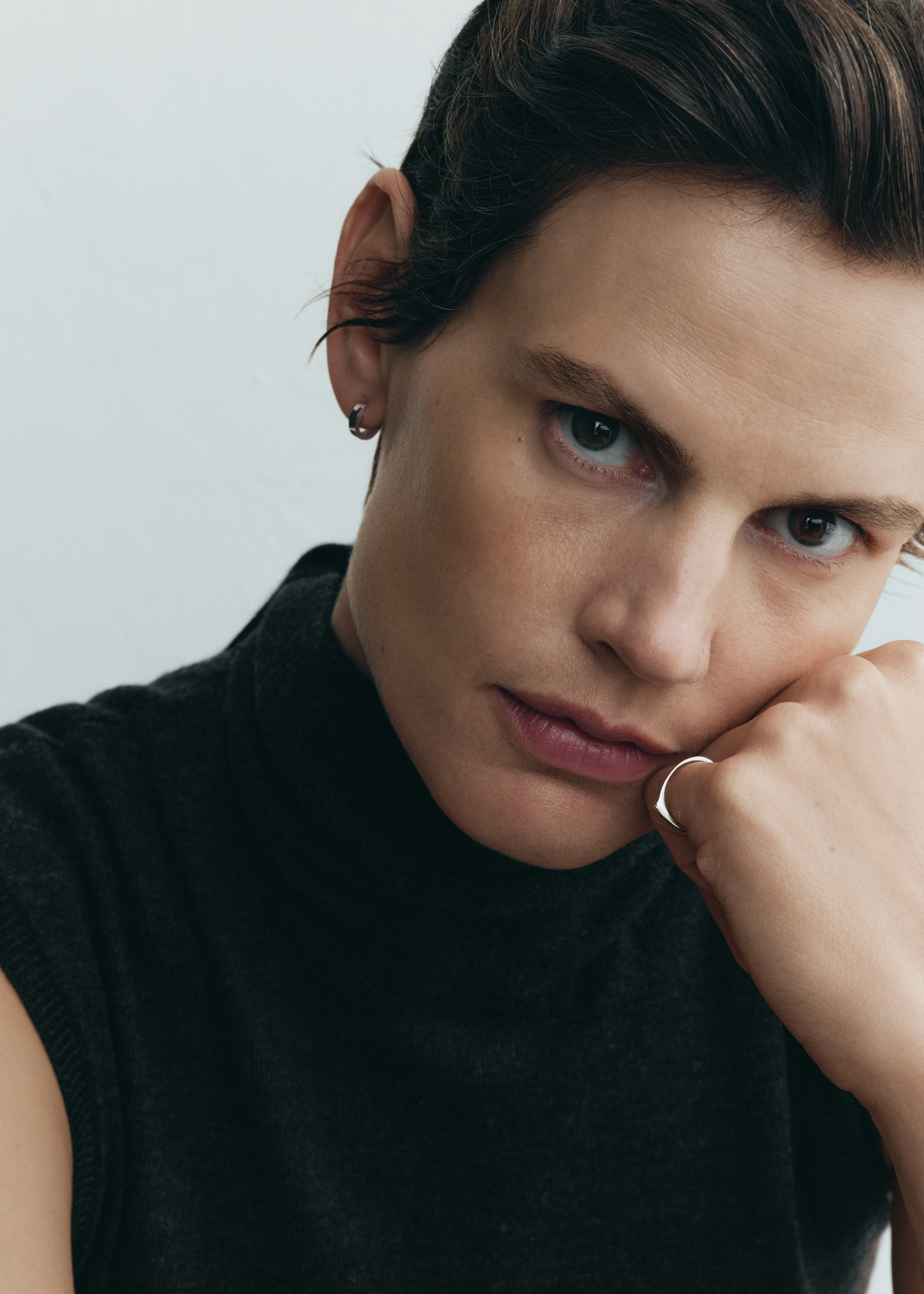 TOTEME 다이아몬드 체인 링 18KT 화이트 골드의 화이트 골드컬러 1번쨰 이미지입니다.