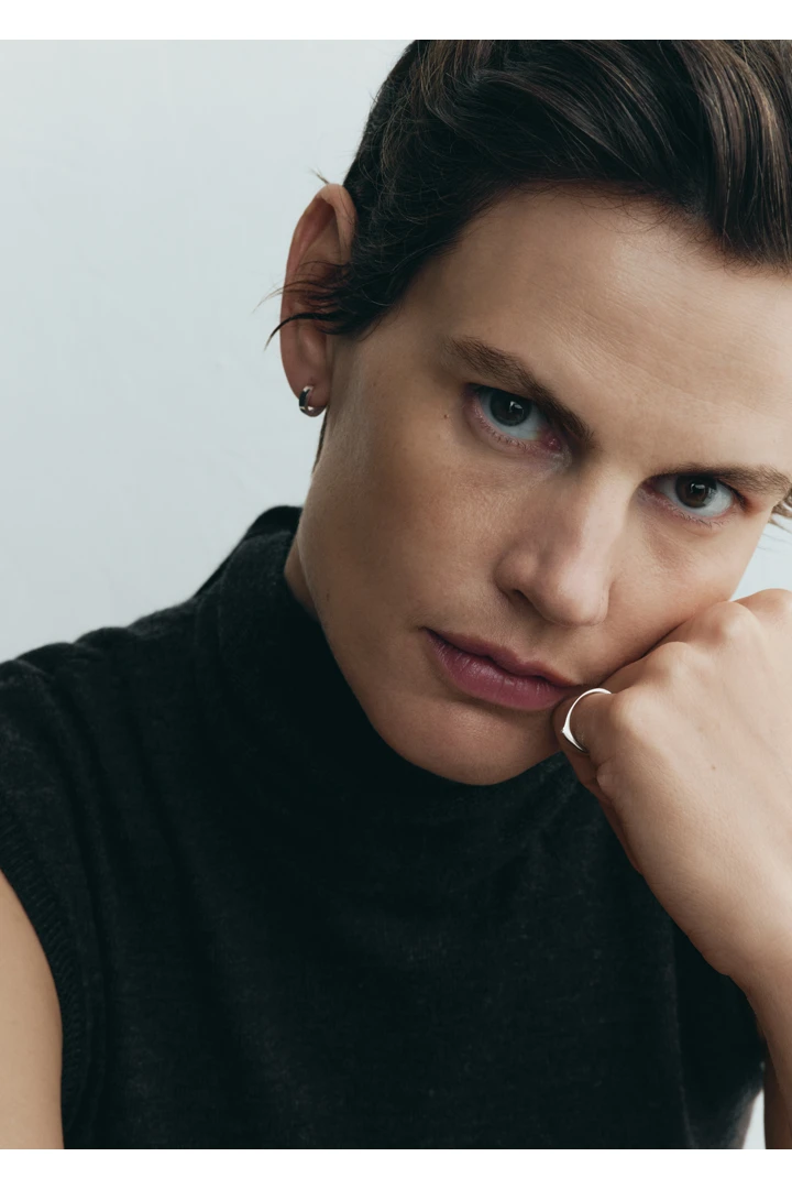 TOTEME 다이아몬드 체인 링 18KT 화이트 골드의 화이트 골드컬러 1번쨰 이미지입니다.