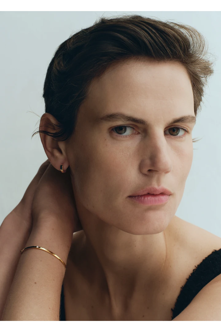 TOTEME 다이아몬드 체인 브레이슬릿 18KT 골드의 골드컬러 1번쨰 이미지입니다.