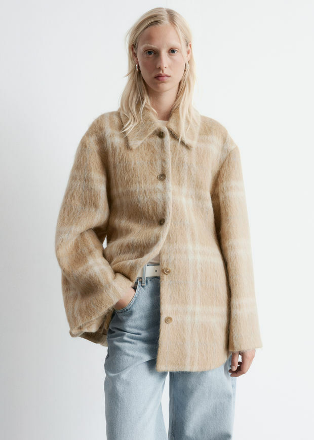 앤아더스토리즈 울 셔츠 자켓의 체크 베이지컬러 ECOMLook입니다.