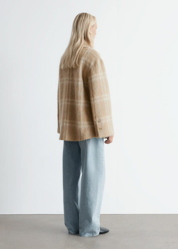 앤아더스토리즈 울 셔츠 자켓의 체크 베이지컬러 ECOMLook입니다.