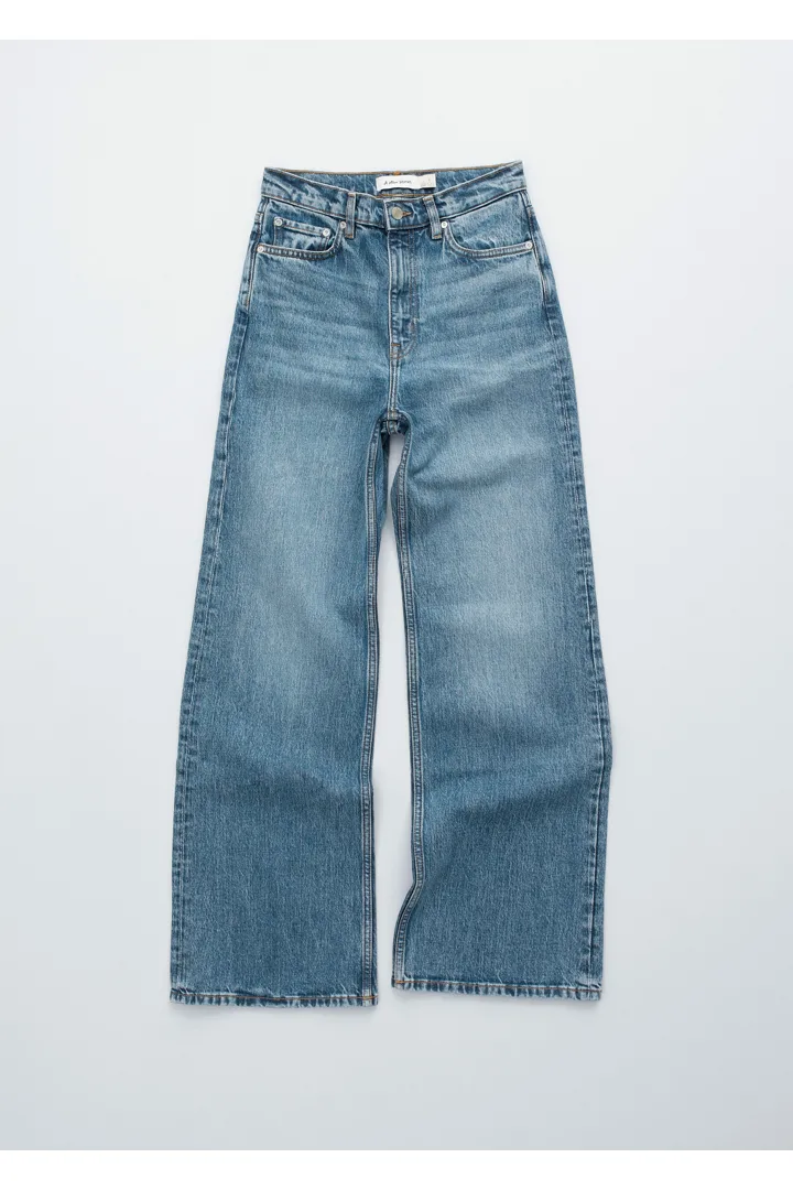 앤아더스토리즈 와이드 레그 진의 미드 블루 워시컬러 Product입니다.