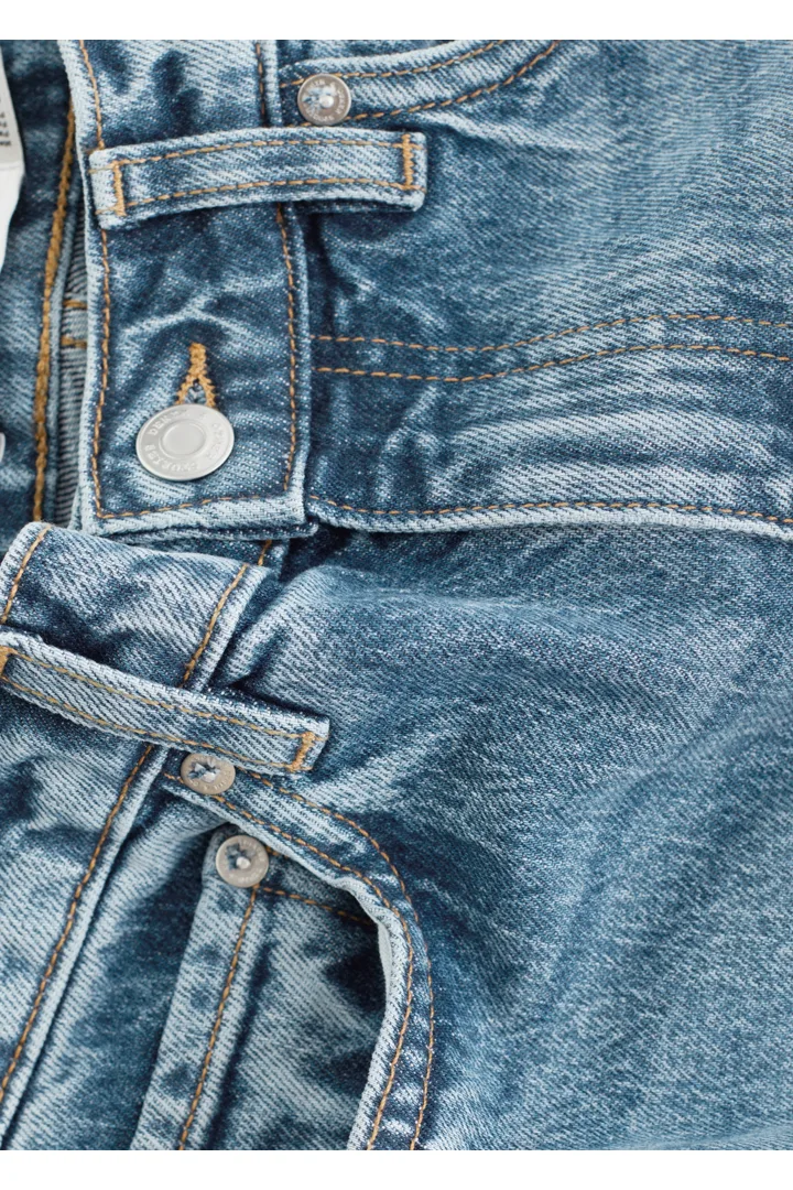 앤아더스토리즈 와이드 레그 진의 미드 블루 워시컬러 Detail입니다.