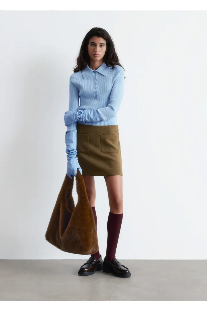 앤아더스토리즈 A 라인 미니 스커트의 카키 브라운컬러 ECOMLook입니다.