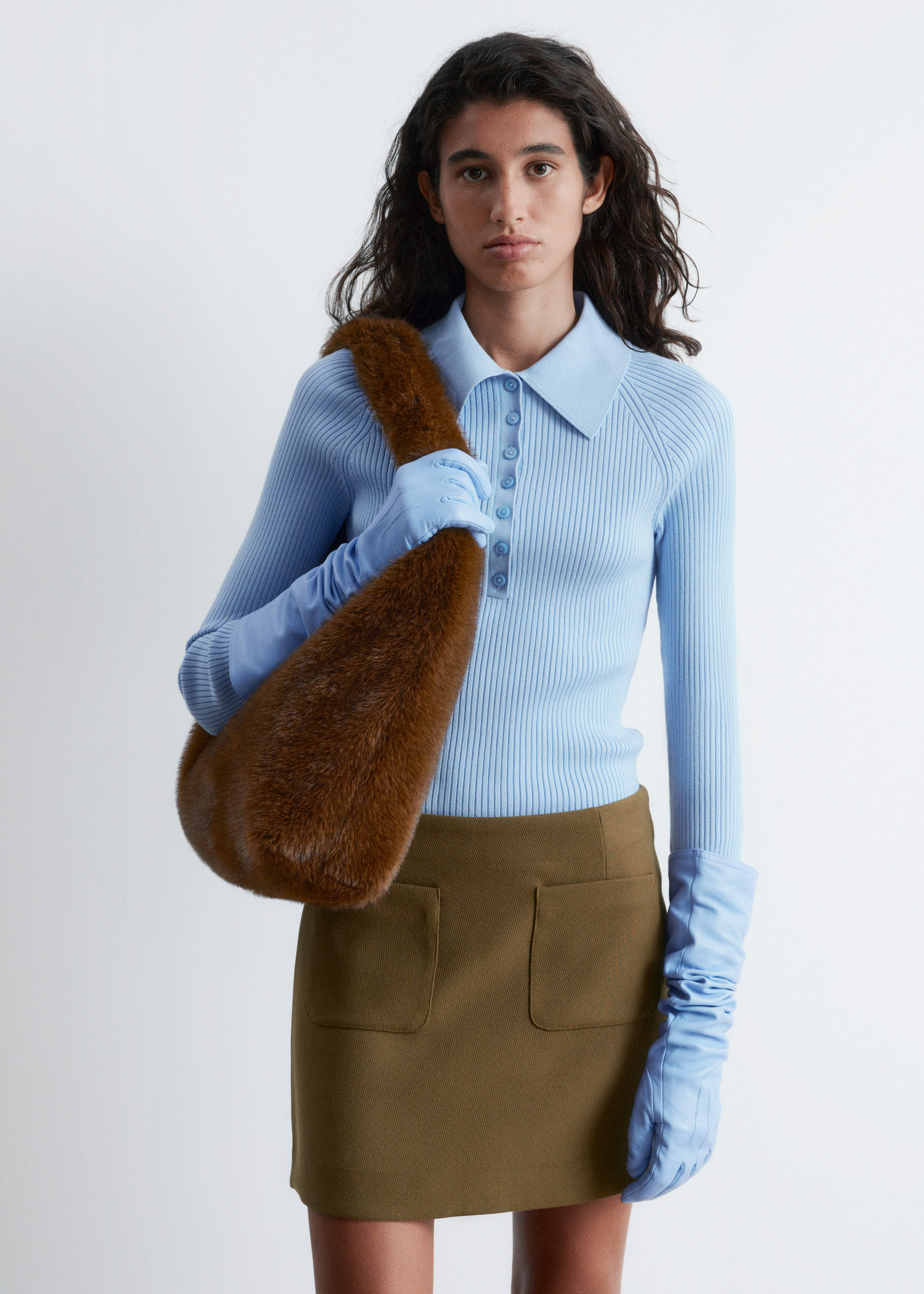 앤아더스토리즈 A 라인 미니 스커트의 카키 브라운컬러 ECOMLook입니다.