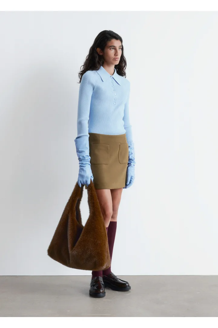 앤아더스토리즈 A 라인 미니 스커트의 카키 브라운컬러 ECOMLook입니다.