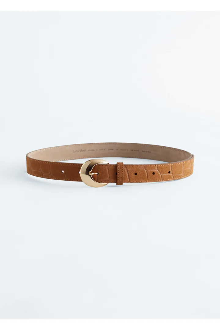 앤아더스토리즈 크레센트 버클 레더 벨트의 베이지/페이크 크로코컬러 Product입니다.