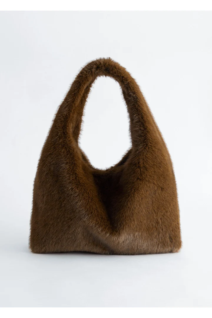 앤아더스토리즈 Faux 퍼 숄더 백의 브라운컬러 Product입니다.