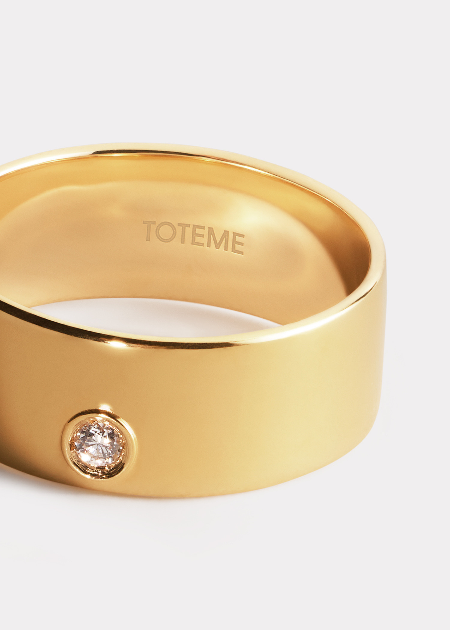 TOTEME 시가 다이아몬드 미디 링 18KT 골드의 골드컬러 2번쨰 이미지입니다.