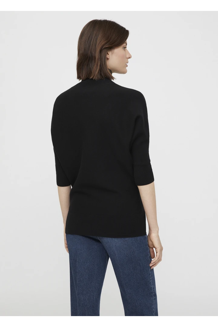 TOTEME 빌로잉 터틀넥의 블랙컬러 2번쨰 이미지입니다.