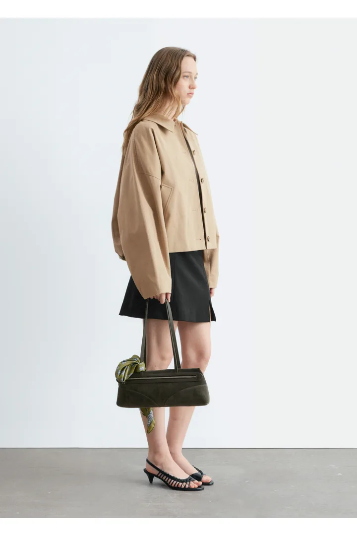 앤아더스토리즈 하이 웨이스트 미니 스커트의 블랙컬러 ECOMLook입니다.