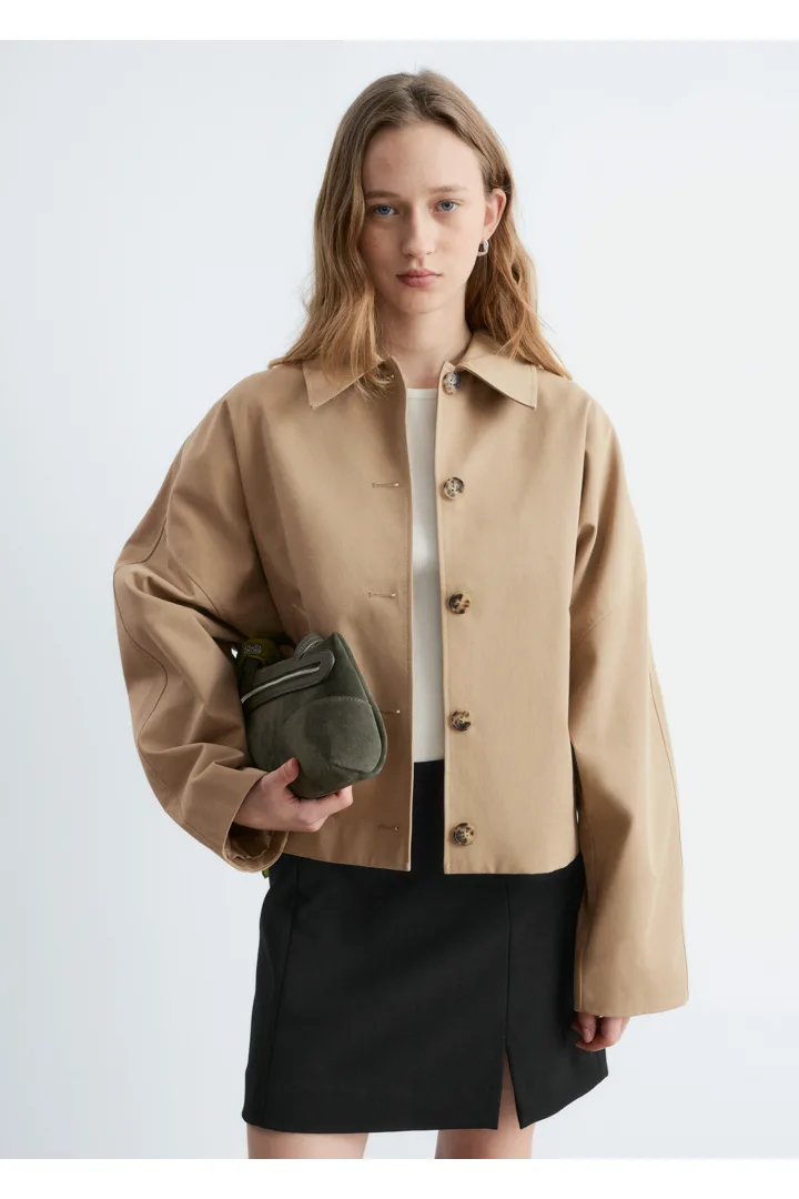 앤아더스토리즈 하이 웨이스트 미니 스커트의 블랙컬러 ECOMLook입니다.