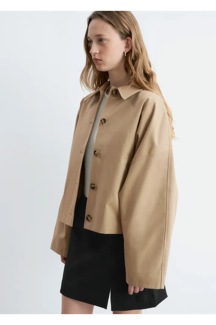 앤아더스토리즈 하이 웨이스트 미니 스커트의 블랙컬러 ECOMLook입니다.