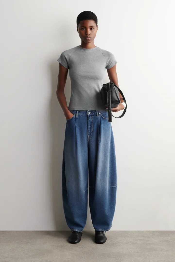 COS default image 3 of 블루 in TWINE 배럴 레그 진