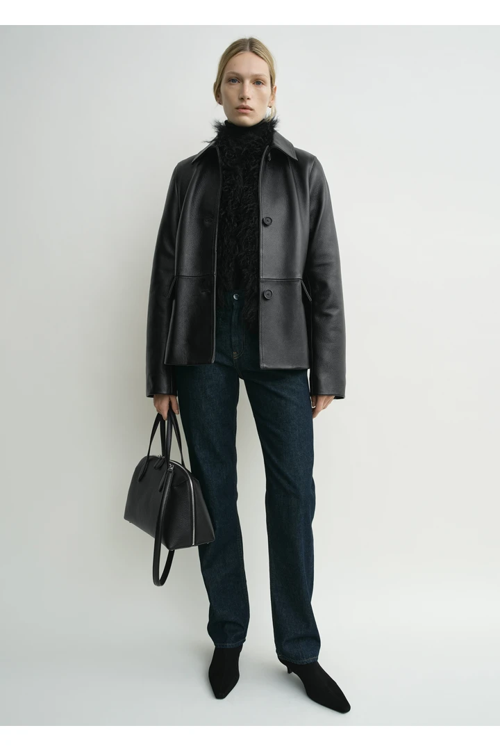 TOTEME 그레인드 레더 재킷 블랙의 블랙컬러 0번쨰 이미지입니다.