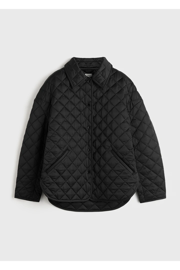 TOTEME 칼라드 퀼티드 재킷 블랙의 블랙컬러 4번쨰 이미지입니다.