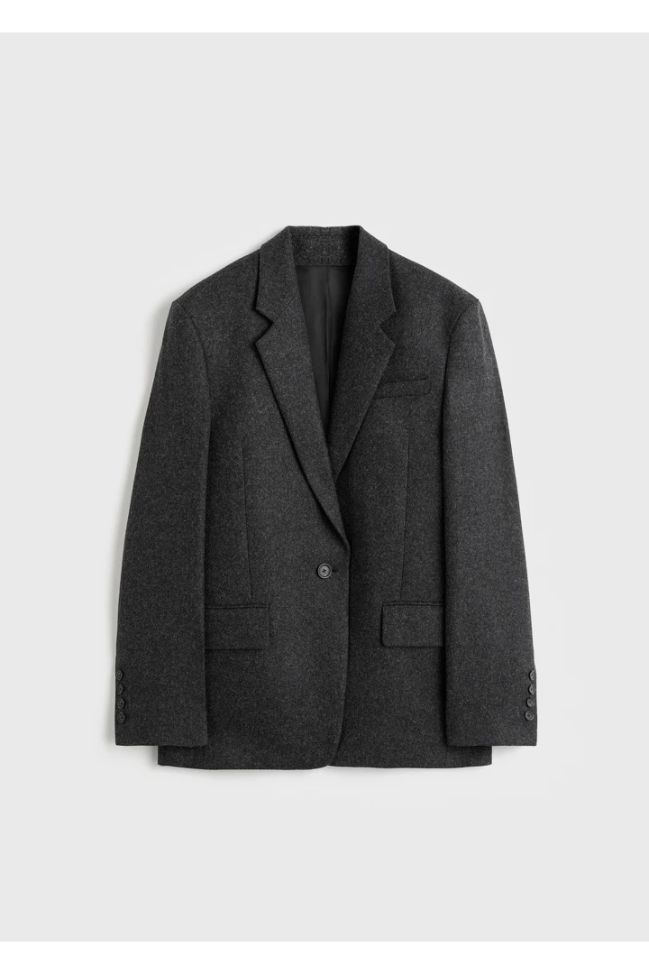 TOTEME 테일러드 블레이저 차콜의 차콜컬러 5번쨰 이미지입니다.