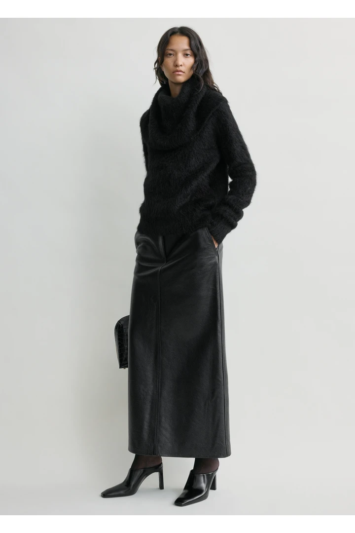 TOTEME default image 14 of 블랙 in 퍼널 알파카 블렌드 니트 블랙