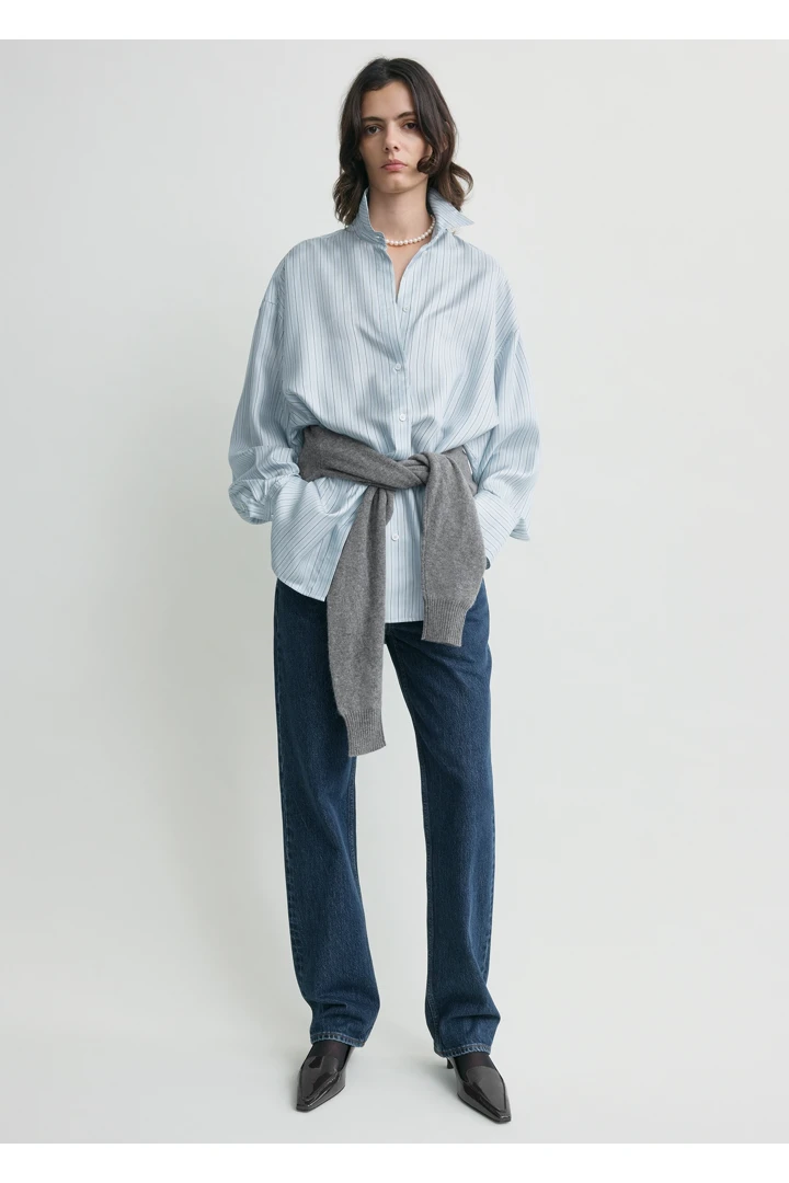 TOTEME default image 16 of 블루 in 오버사이즈 스트라이프 셔츠 아이스/화이트