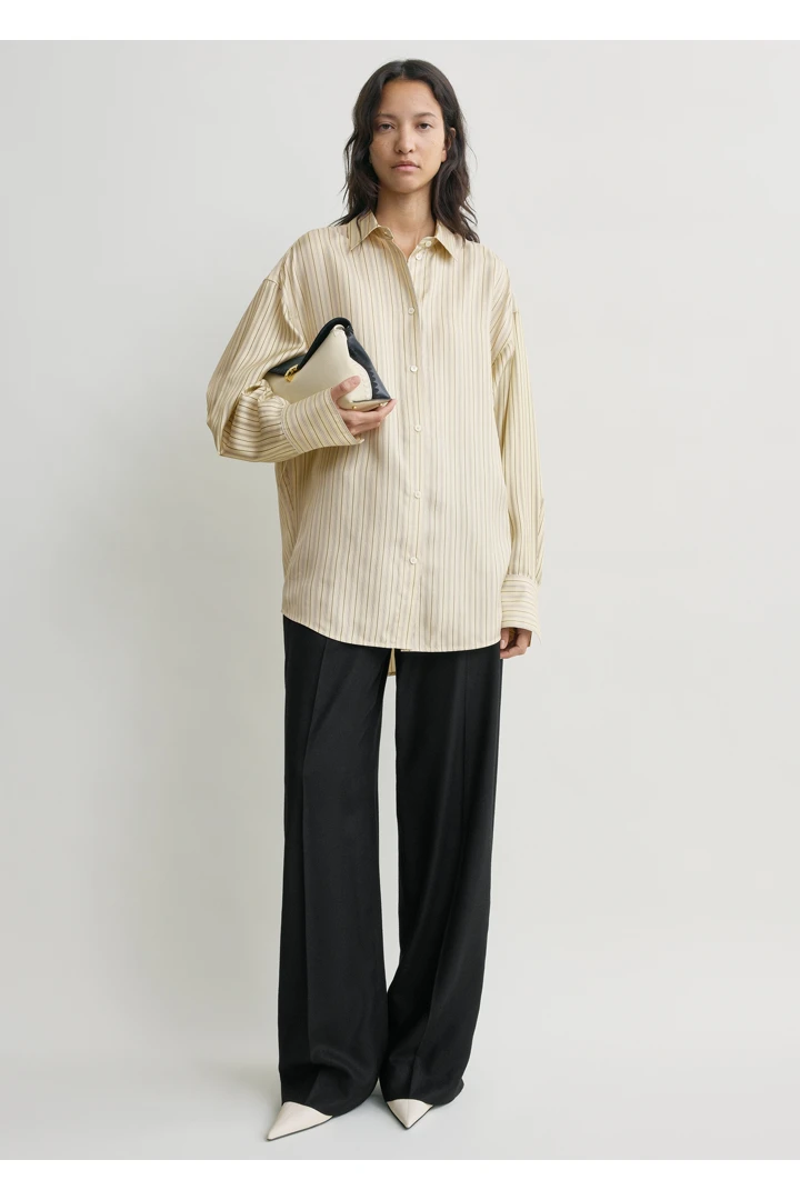 TOTEME default image 22 of 베이지 in 오버사이즈 스트라이프 셔츠 베이지/브라운